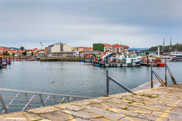 istock Vilanova de Arousa fishing harbor 931385134