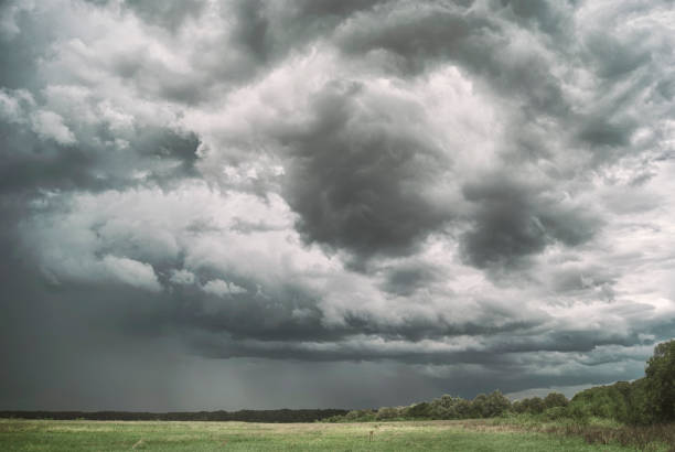 istock Large picturesque rain clouds over fields and meadows of Russia 931399406
