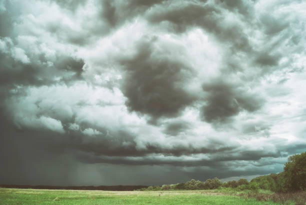 istock Large picturesque rain clouds over fields and meadows of Russia 931399542
