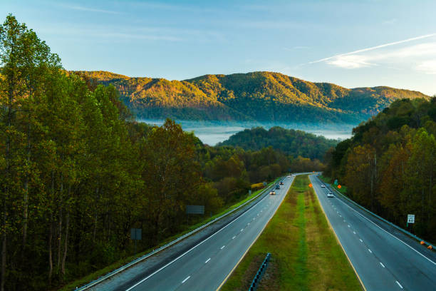 バージニア州への旅 - blue ridge mountains appalachian mountains sunrise mountain ストックフォトと画像