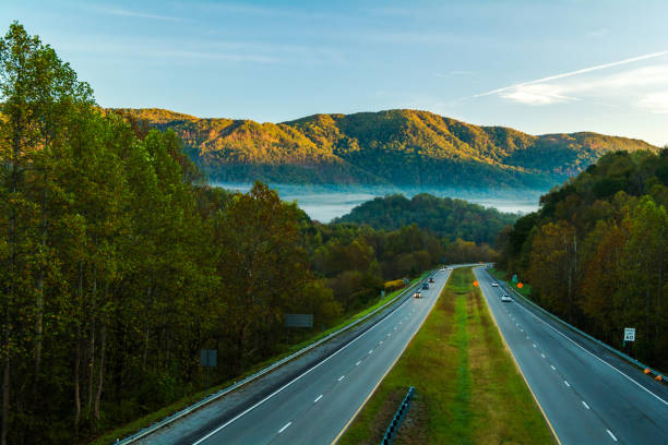 путешествие в вирджинию - blue ridge mountains mountain virginia mountain range стоковые фото и изображения