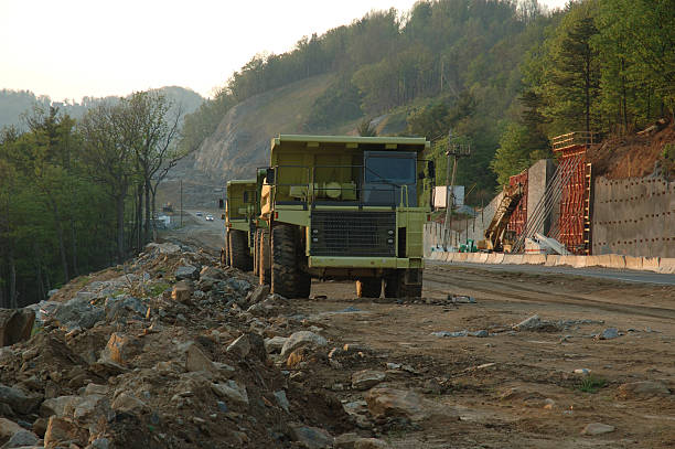 Construção de Estrada de montanha - foto de acervo