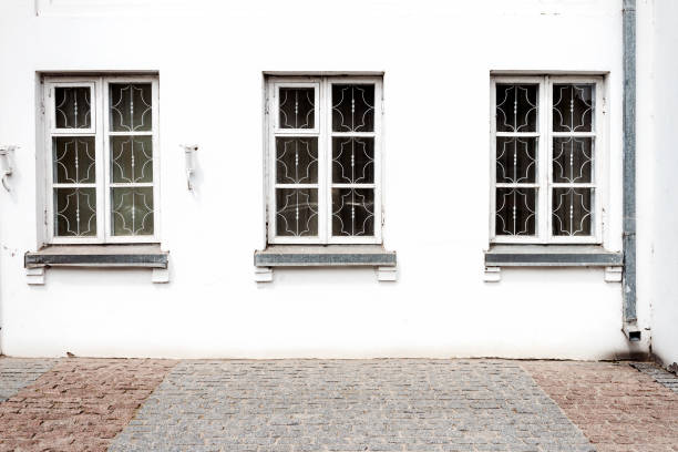 istock Luxurious old apartament house with a white facade 931407218