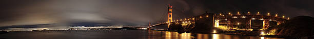 ゴールデンゲートブリッジとサンフランシスコのダウンタウン - golden gate bridge bridge large san francisco county ストックフォトと画像