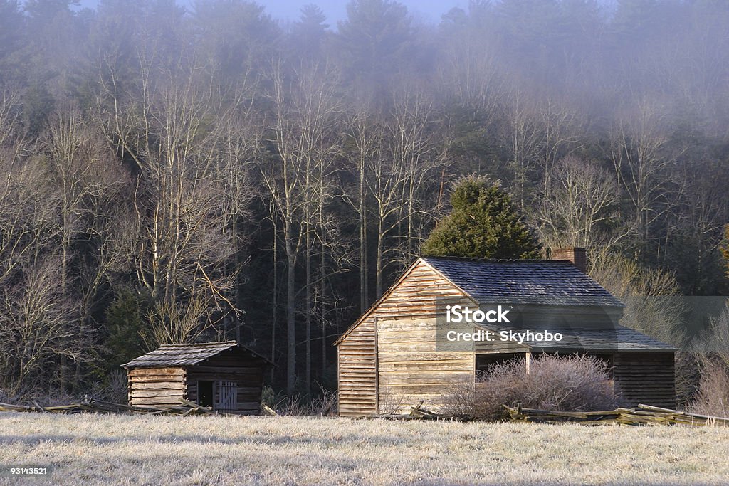 Log cabaña - Foto de stock de Aire libre libre de derechos