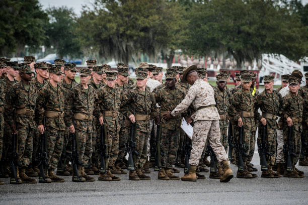 marine corps grundläggande utbildning på parris island, south carolina - parris island bildbanksfoton och bilder