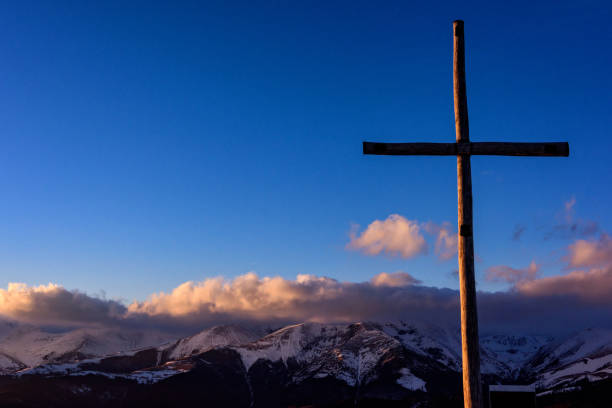 istock Cross located in the high Carpathian mountains 931445014