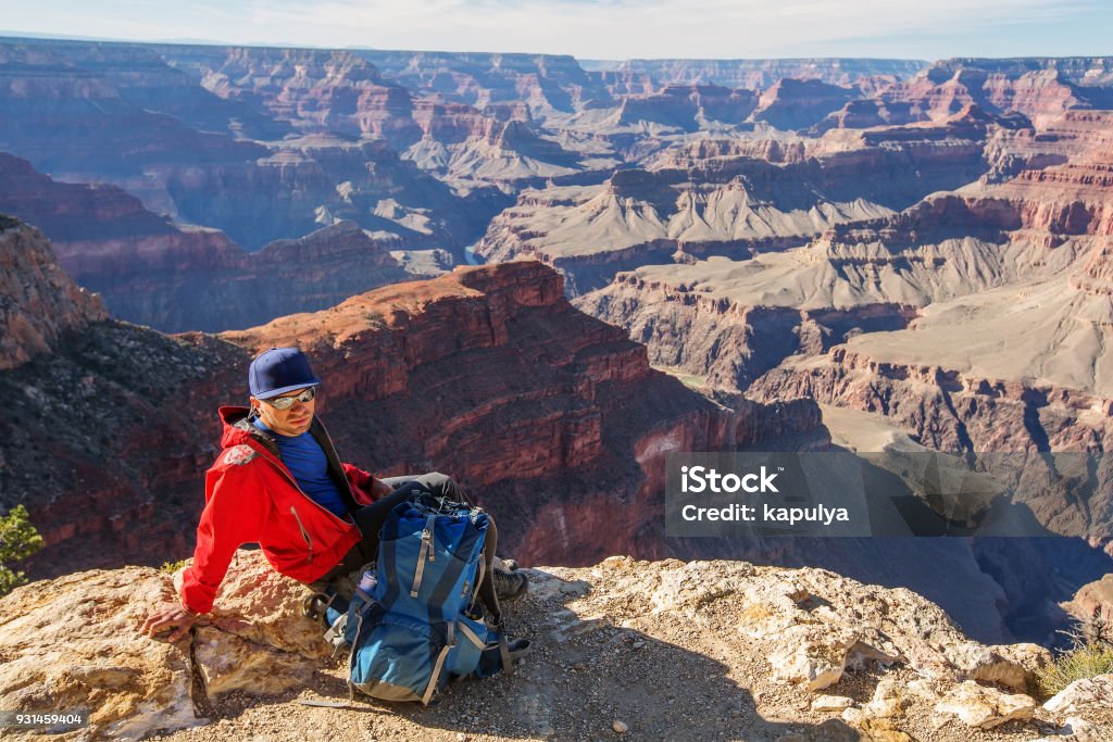 Un escursionista nel Grand Canyon National Park, South Rim, Arizona, USA - Foto stock royalty-free di Adulto Un escursionista nel Grand Canyon National Park, South Rim, Arizona, USA - Foto stock royalty-free di Adulto