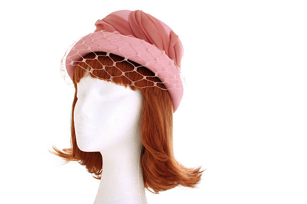 senhoras chapéu cor-de-rosa - wig hat mannequin isolated - fotografias e filmes do acervo