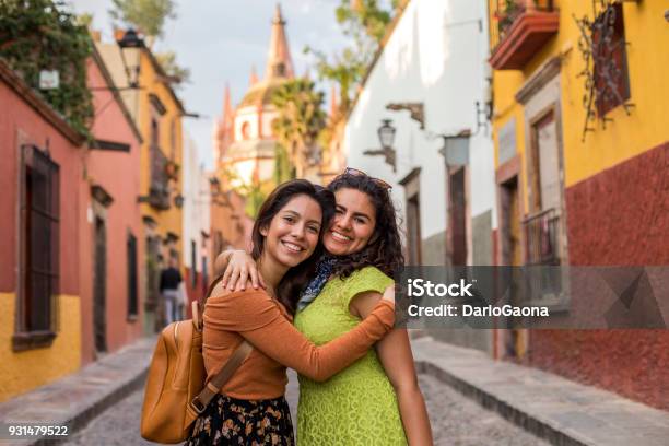 Amici Che Viaggiano In Messico - Fotografie stock e altre immagini di Messico - Messico, Amicizia, Viaggio