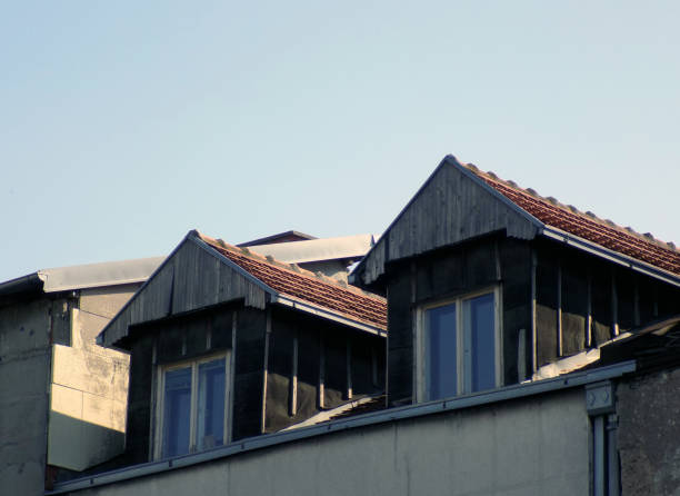 istock Roof windows on the old building in the suburb 931487910