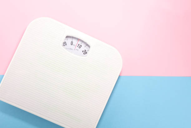 istock weight measure flat lay on colored paper. 931490936