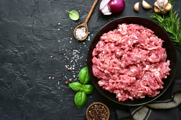 istock Homemade minced meat in a black bowl 931498224