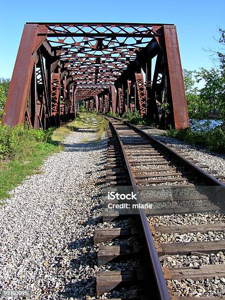Железнодорожный Мост — стоковые фотографии и другие картинки Архитектура - Архитектура, Без людей, Вертикальный