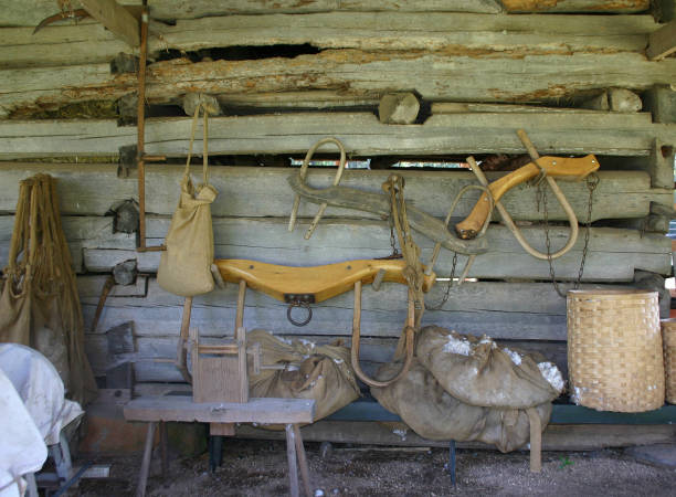 colonial farm narzędzia - feedbag zdjęcia i obrazy z banku zdjęć