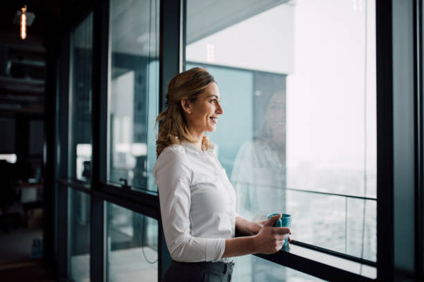 thoughtful businesswoman looking away - business business person ceo coffee imagens e fotografias de stock