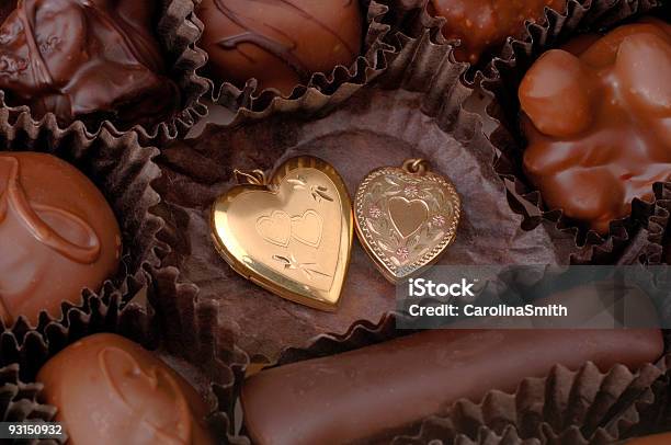 Cuori Di Cioccolato E Oro - Fotografie stock e altre immagini di Affettuoso - Affettuoso, Amore, Anniversario