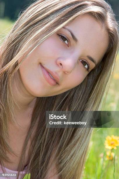 Bella Ragazza Adolescente - Fotografie stock e altre immagini di Adolescente - Adolescente, Adulto, Allegro