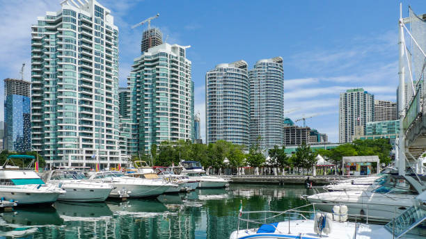 barcos em toronto waterfront - toronto waterfront commercial dock canada - fotografias e filmes do acervo