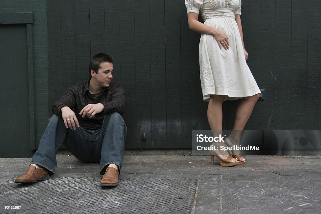 Guy admirar sua namorada quente - Foto de stock de 20 Anos royalty-free