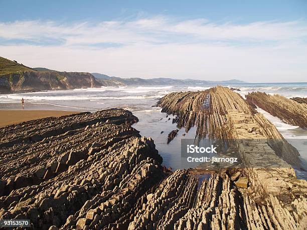 折り返しで Geologic Zumaias ビーチバスク地方 - ひびが入ったのストックフォトや画像を多数ご用意 - ひびが入った, カラー画像, ジグザグ