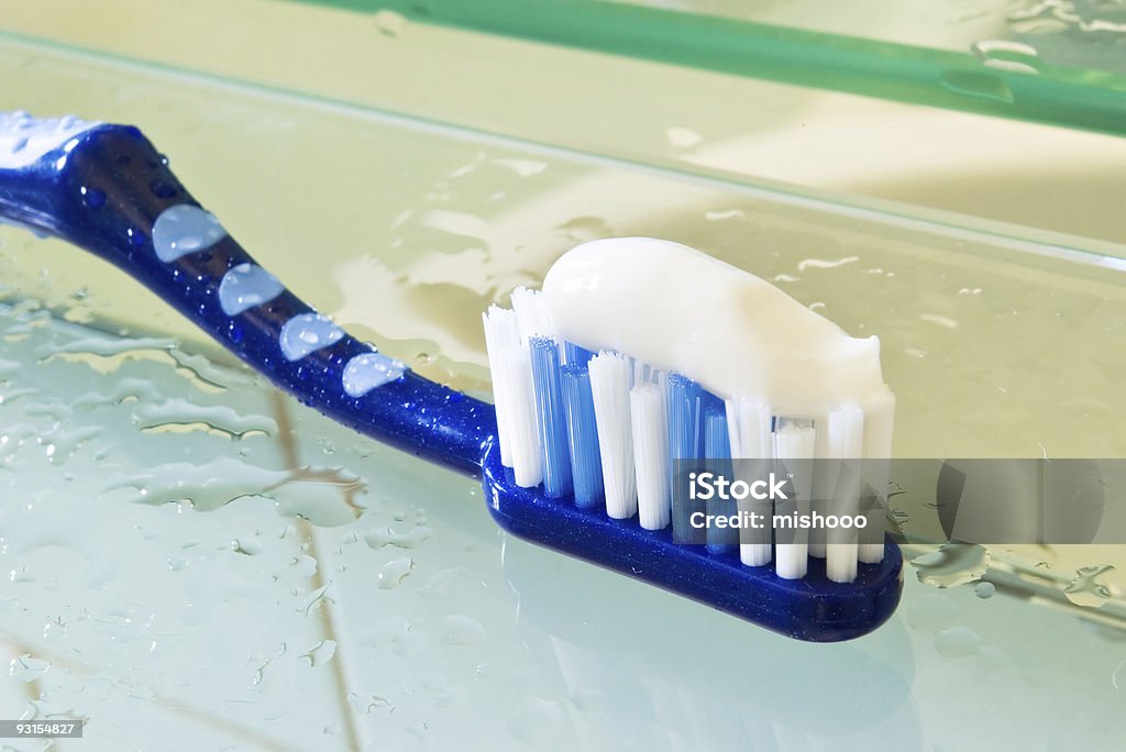 wet escova de dentes - Foto de stock de Azul royalty-free