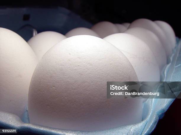 Dúzia De Ovos - Fotografias de stock e mais imagens de Alimentação Saudável - Alimentação Saudável, Comida, Concha - Parte do corpo animal