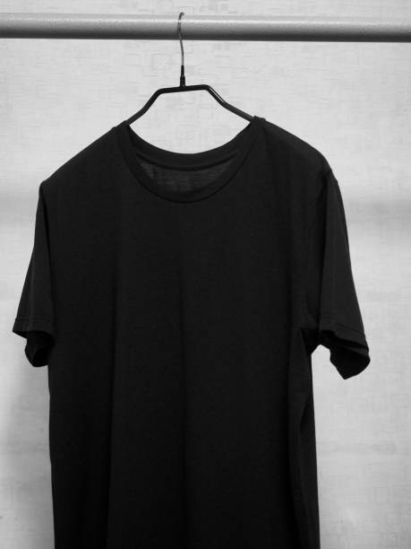 istock Black Round T-Shirt 931557894