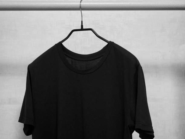 istock Black Round T-Shirt 931557924