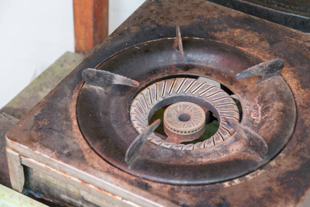 istock Gas cooker old and rust and used for a long time. 931570478