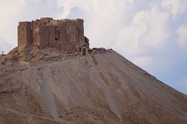 castelo de palmyra qalat ibn maan - aramaic - fotografias e filmes do acervo