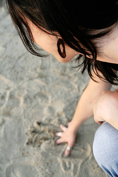 Cтоковое фото Грустный Девушка на песчаном пляже