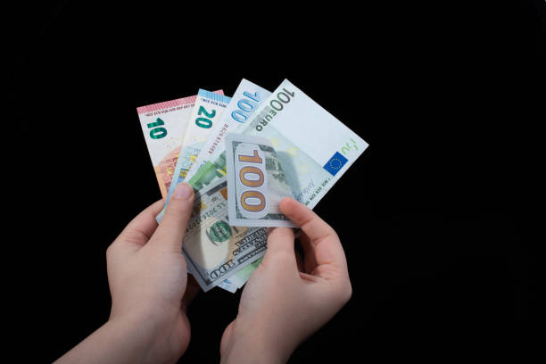 istock Hand holding American dollar  isolated on black background 931587596