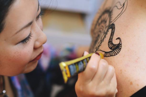 Henna tattoo artist at work