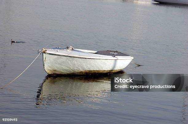 Foto de Coastal Cenasbarco e mais fotos de stock de Amarrado - Amarrado, Barco a remo, Baía