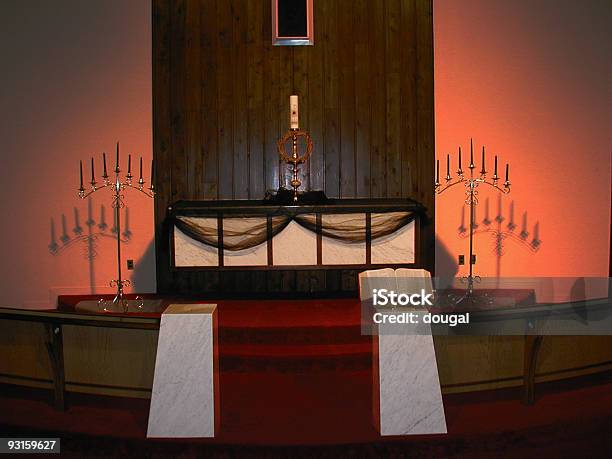 Iglesia Altar En Primer Plano Foto de stock y más banco de imágenes de Altar - Altar, Ambiente atmosférico, Biblia