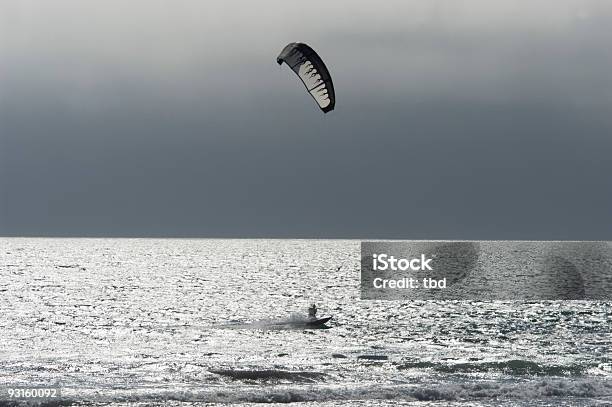 Kitesurfer - Fotografias de stock e mais imagens de Ao Ar Livre - Ao Ar Livre, Califórnia, Curva - Forma