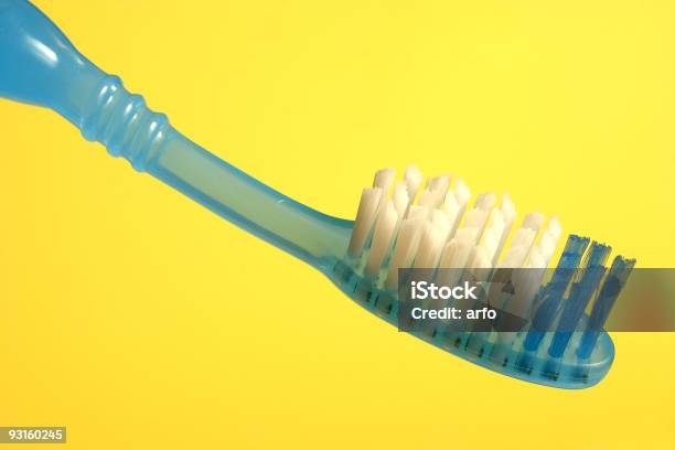 Зубная Щётка — стоковые фотографии и другие картинки Жёлтый фон - Жёлтый фон, Зубная щётка, Гигиена
