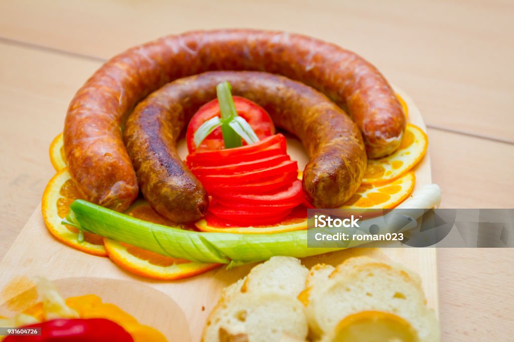 Embutidos tradicionales están dispuestas para el examen en el concurso de comida - Foto de stock de Alimento libre de derechos