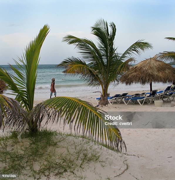 Playa De Jamaica Foto de stock y más banco de imágenes de Adulto - Adulto, Aire libre, Andar