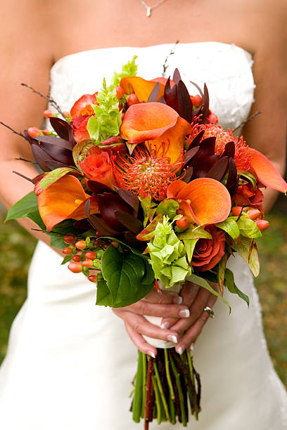 bouquet nupcial (caída de colores - fall bouqet fotografías e imágenes de stock