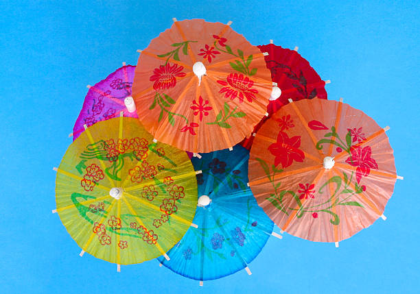 guarda-chuvas#2 coquetéis asiáticos - drink umbrella umbrella parasol small group of objects - fotografias e filmes do acervo
