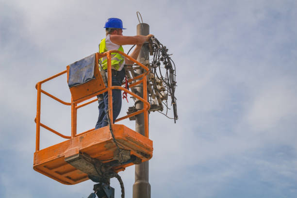 istock Power line worker fixing from the truck basket. 931637744