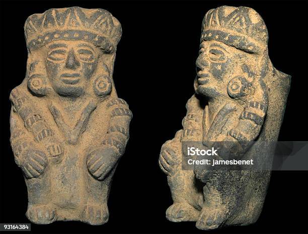 Antigua Estatua Aztec Pinza De Ruta Foto de stock y más banco de imágenes de Maya - Maya, Antigüedades, Estatua