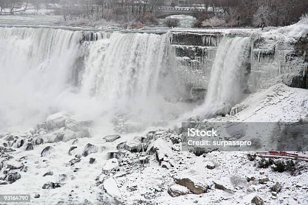 Las Cataratas Del Niágaraestadounidense Y Cataratas Velo De La Novia Foto de stock y más banco de imágenes de Cataratas Velo de la Novia - Niágara