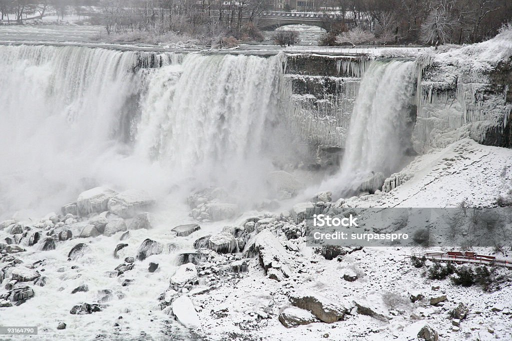 Chutes du Niagara-américaine et Chutes Bridal Veil - Photo de Chutes Bridal Veil Niagara libre de droits