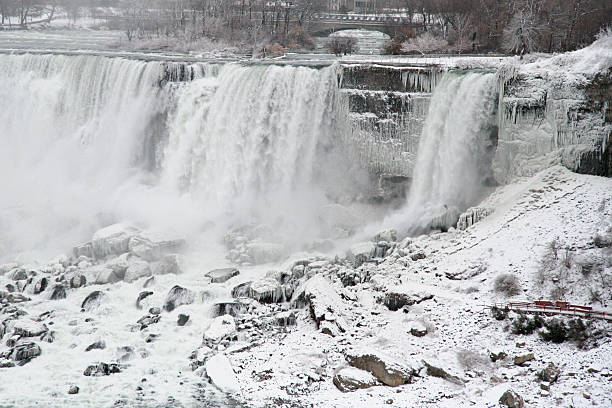 ниагарский водопад-американс�кая и водопад брайдалвейл - bridal veil falls niagara стоковые фото и изображения