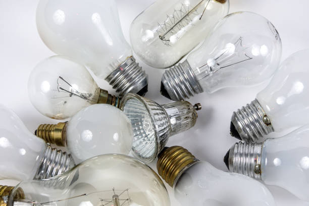 bombillas de reciclado - recycled bulb fotografías e imágenes de stock