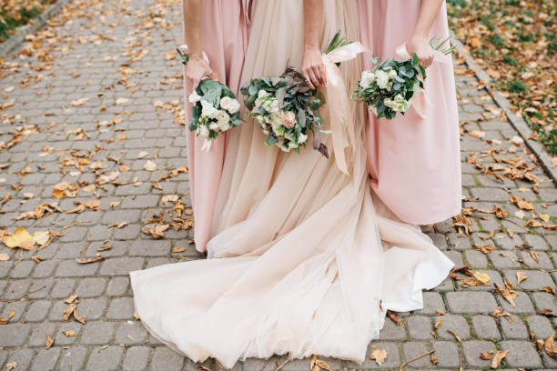 istock Wedding flowers in hand the bride and her bridesmaids. 931650340