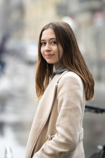 istock Cheerful city girl 931652828